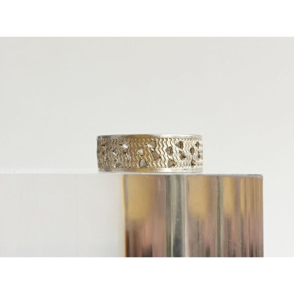 Cutout Accented Silver Toned Milgrain Designed Minimalist Cigar Band Ring - sz 6 - Picture 3 of 10